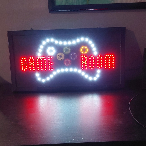 GAME ROOM Game Controller Light Up Flashing LED Sign - Picture 8 of 9